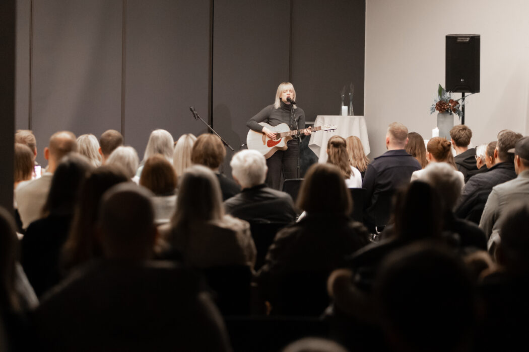 Una Torfadóttir á minningarstund Gleym mér ei 2025