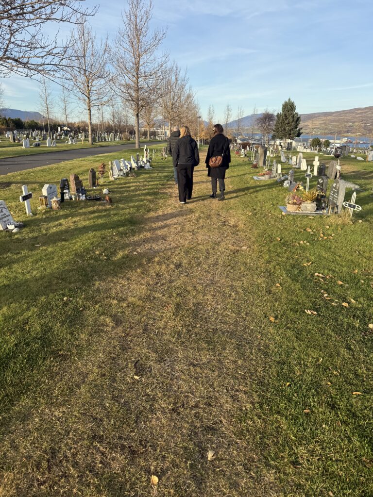 Kirkjugarðurinn á Naustahöfða