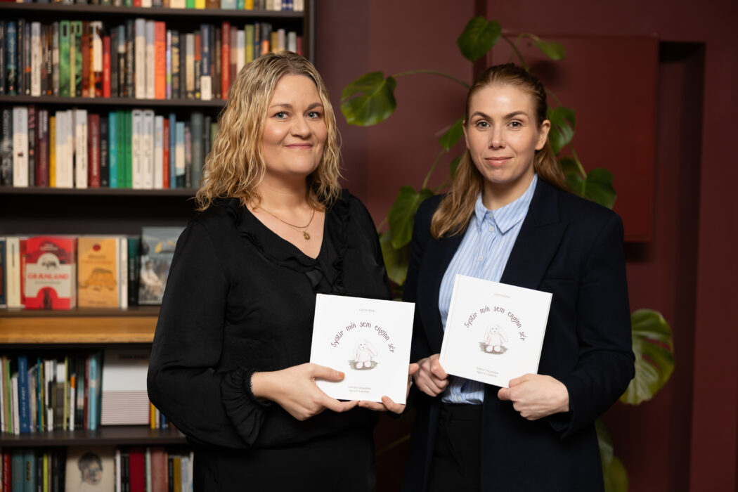 Sigrún K. Valsdóttir og Kolbrún Tómasdóttir höfundar bókarinnar Systir mín sem enginn sér